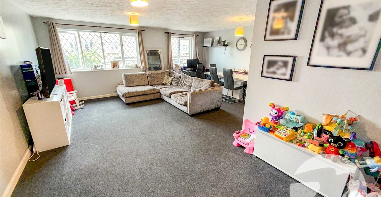 2 bedroom property for sale in London | Robinson Jackson