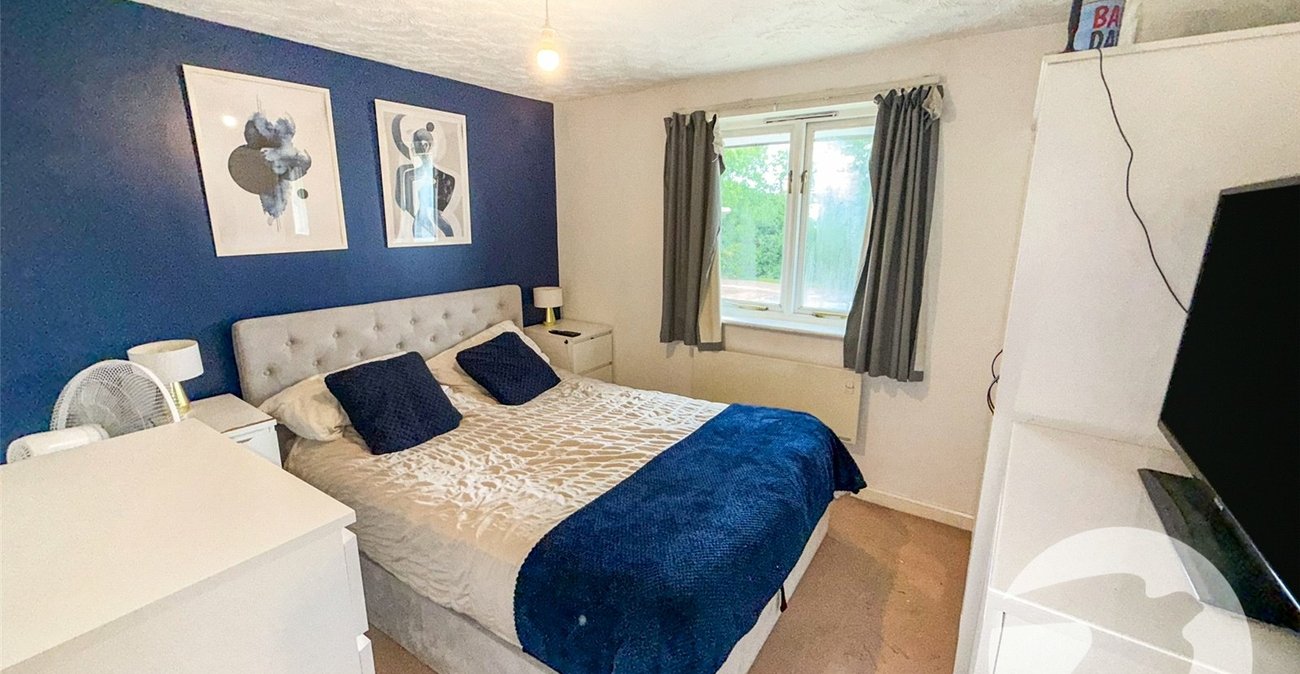 2 bedroom property for sale in London | Robinson Jackson