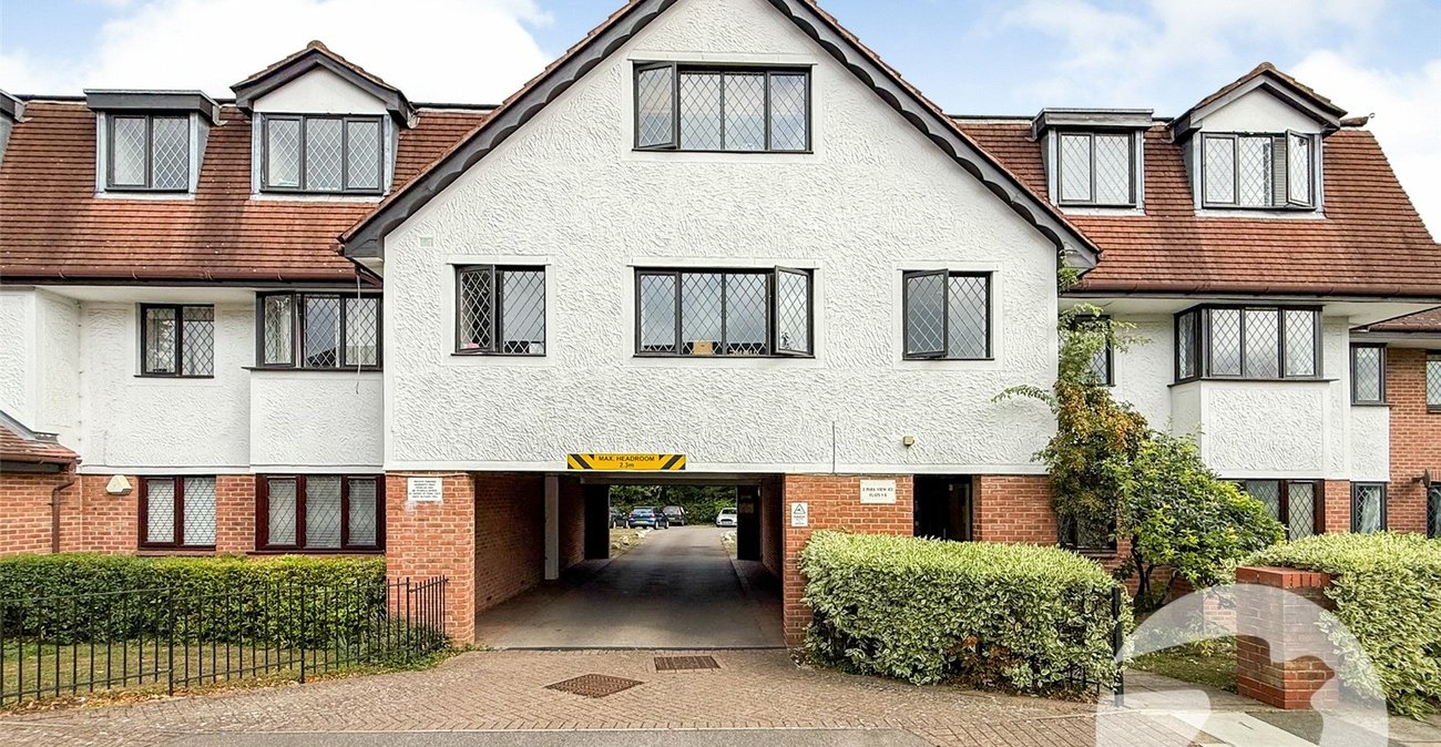 2 bedroom property for sale in London | Robinson Jackson