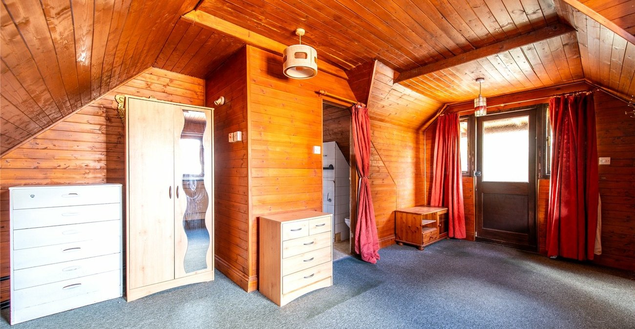 5 bedroom house for sale in Gravesend | Robinson Michael & Jackson