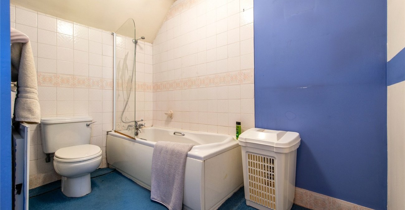 5 bedroom house for sale in Gravesend | Robinson Michael & Jackson