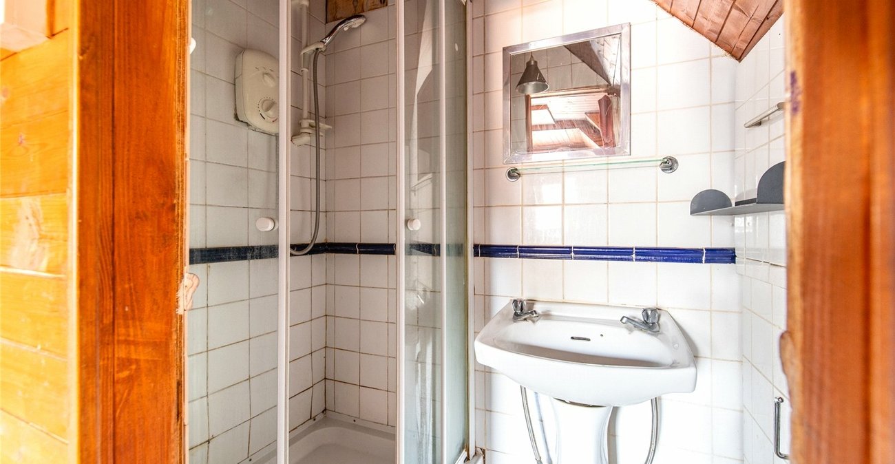 5 bedroom house for sale in Gravesend | Robinson Michael & Jackson