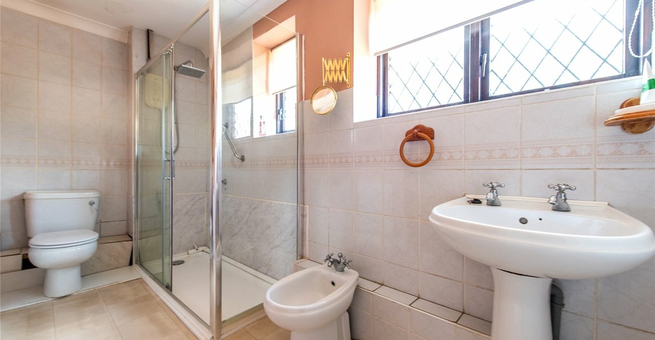 5 bedroom house for sale in Gravesend | Robinson Michael & Jackson