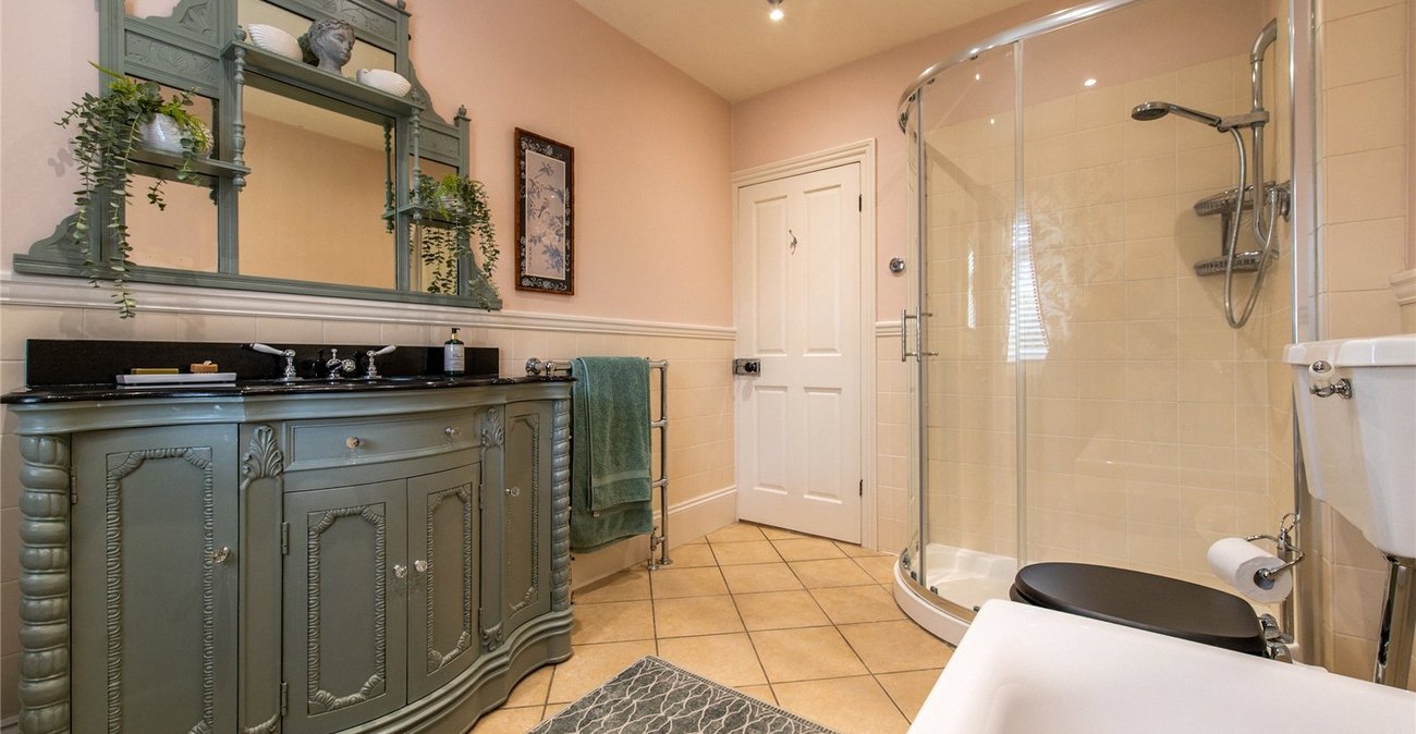 5 bedroom house for sale in Gravesend | Robinson Michael & Jackson