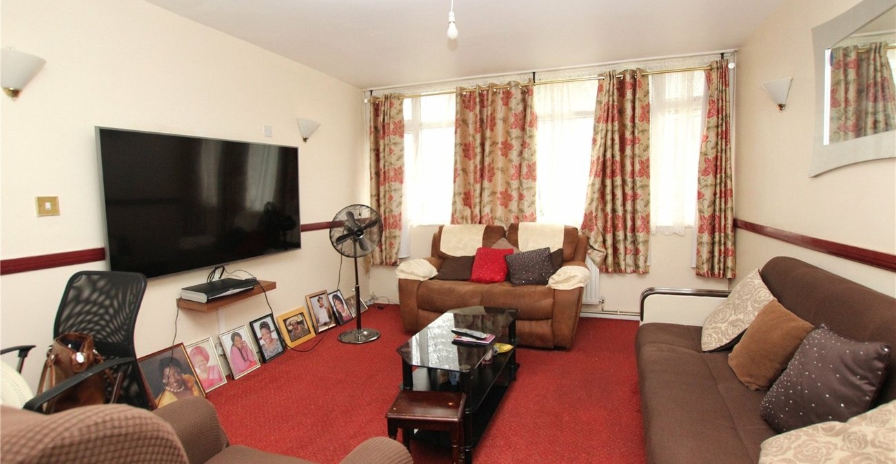 3 bedroom property for sale in Thamesmead | Robinson Jackson