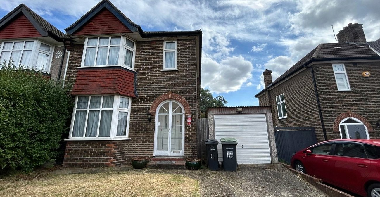 3 bedroom house for sale in London | Robinson Jackson