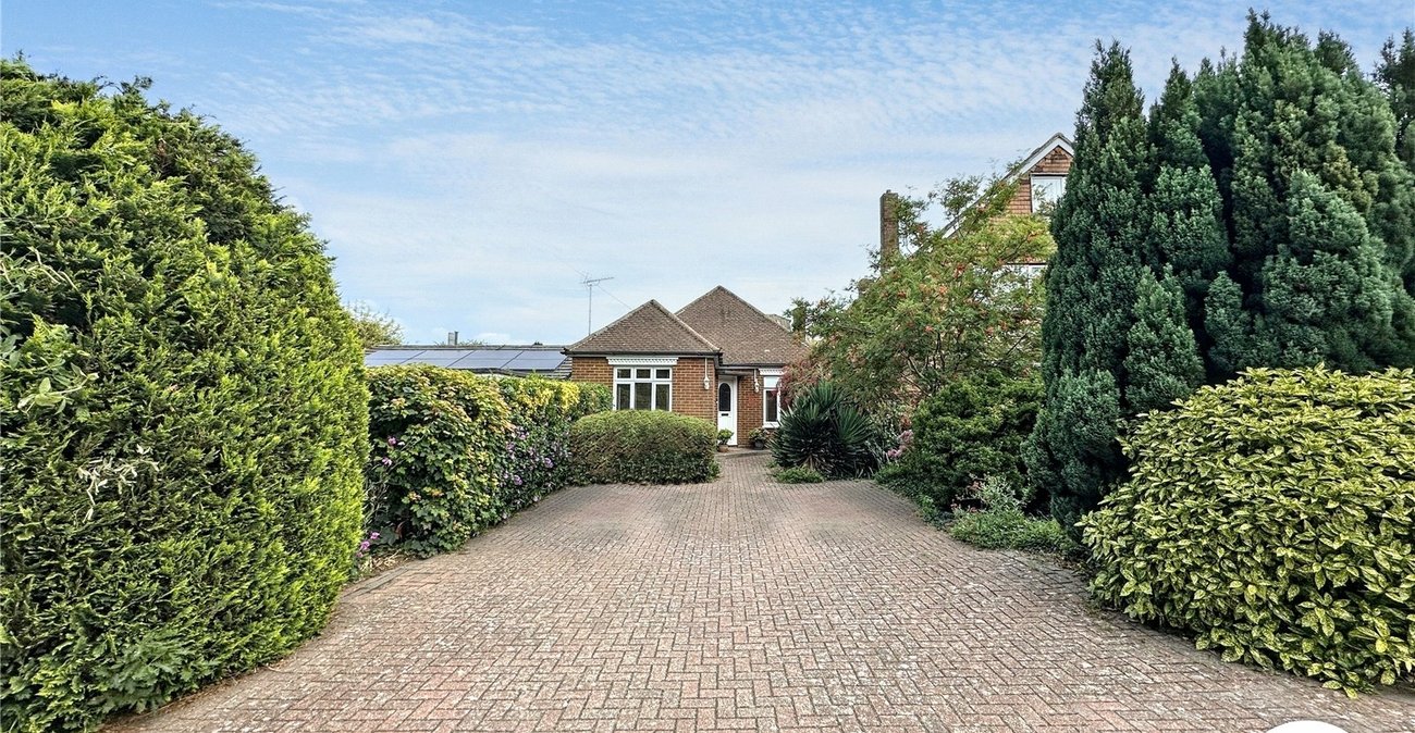 3 bedroom bungalow for sale in Rochester | Robinson Michael & Jackson