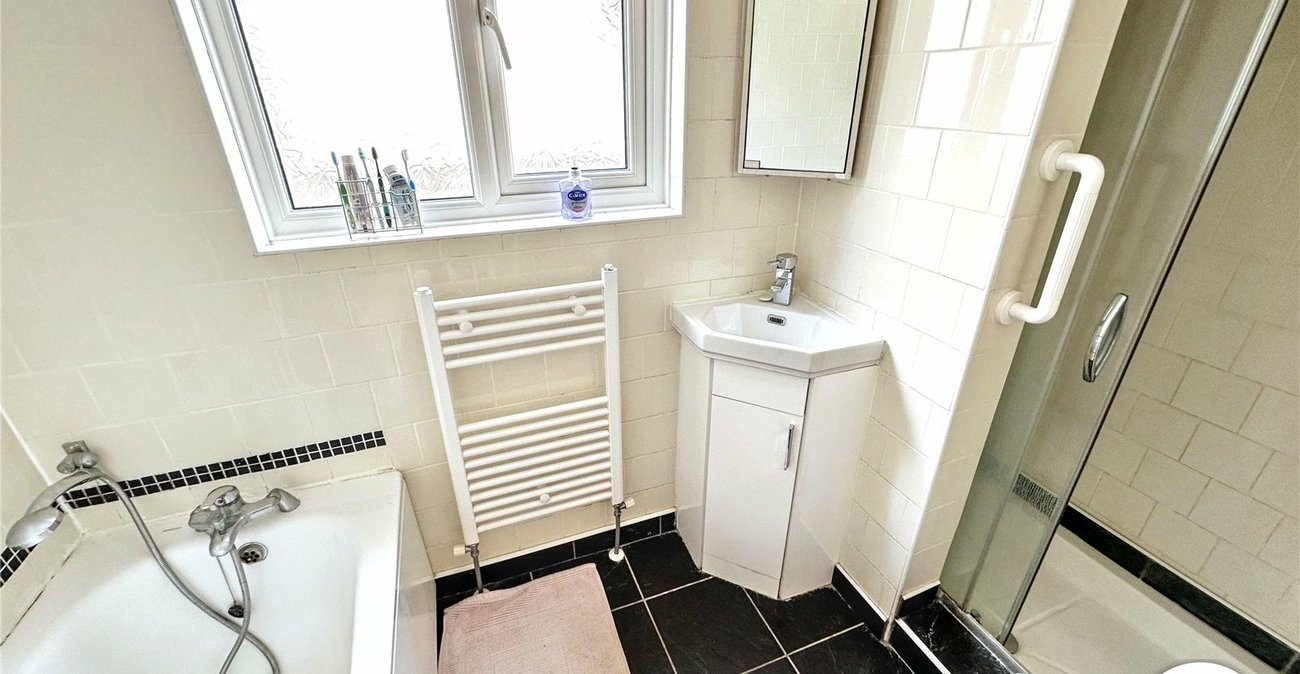 3 bedroom bungalow for sale in Rochester | Robinson Michael & Jackson