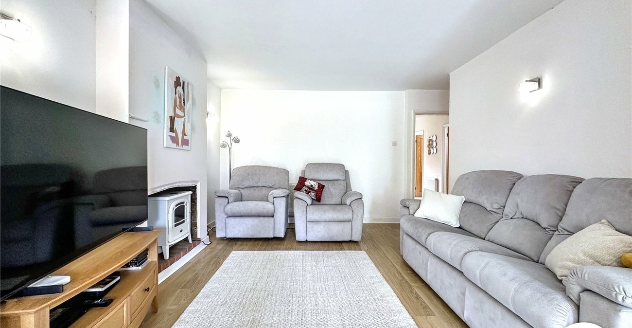 3 bedroom bungalow for sale in Rochester | Robinson Michael & Jackson