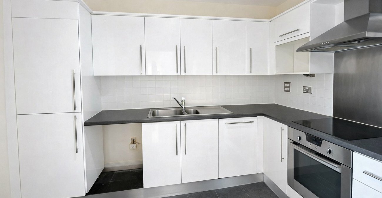 2 bedroom property for sale in London | Robinson Jackson