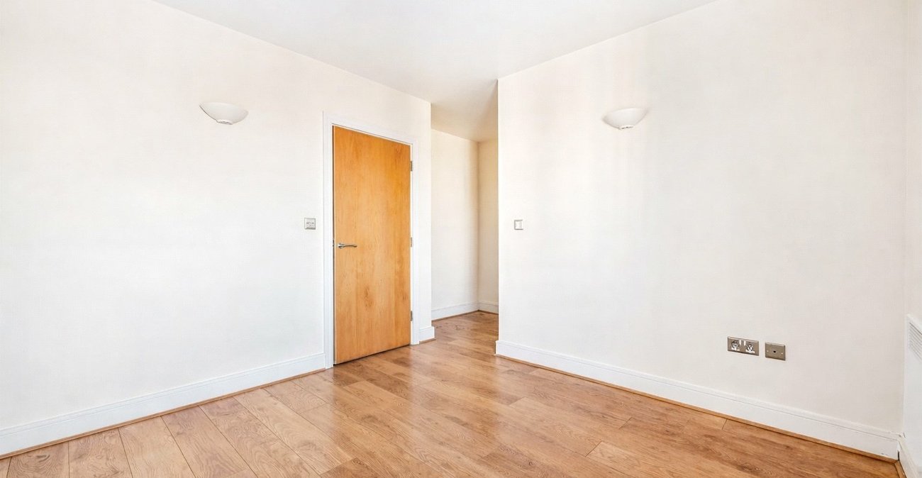 2 bedroom property for sale in London | Robinson Jackson