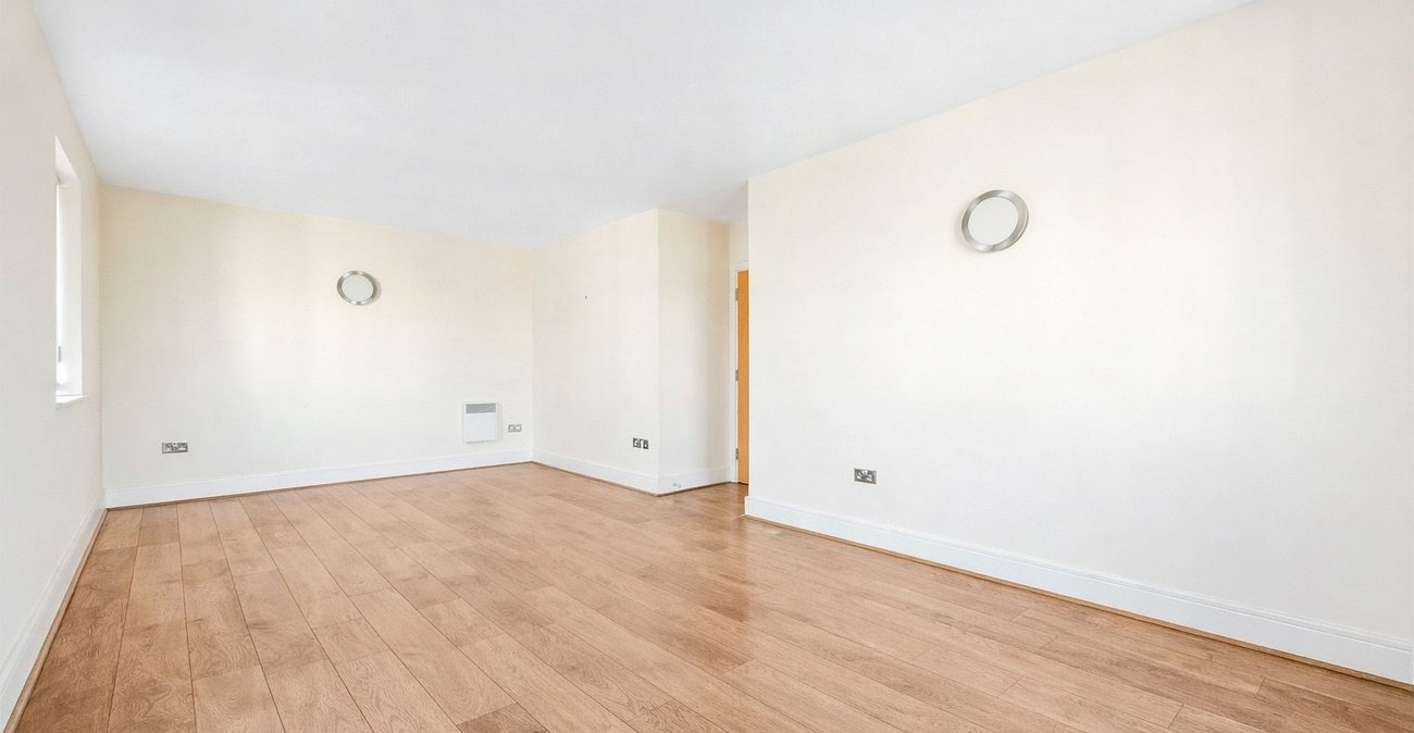 2 bedroom property for sale in London | Robinson Jackson