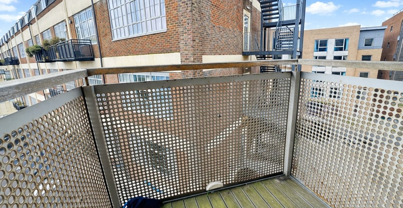 2 bedroom property for sale in London | Robinson Jackson