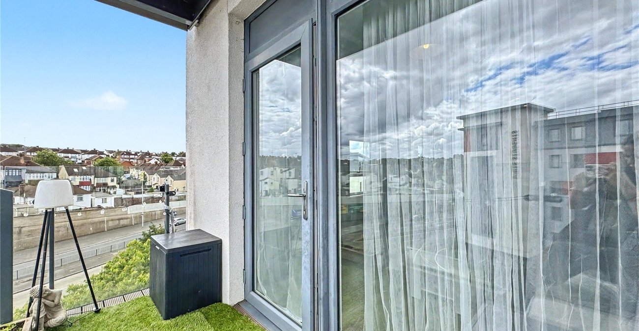 2 bedroom property for sale in Gillingham | Robinson Michael & Jackson