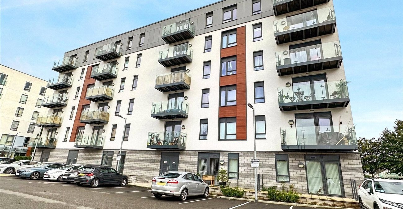 2 bedroom property for sale in Gillingham | Robinson Michael & Jackson