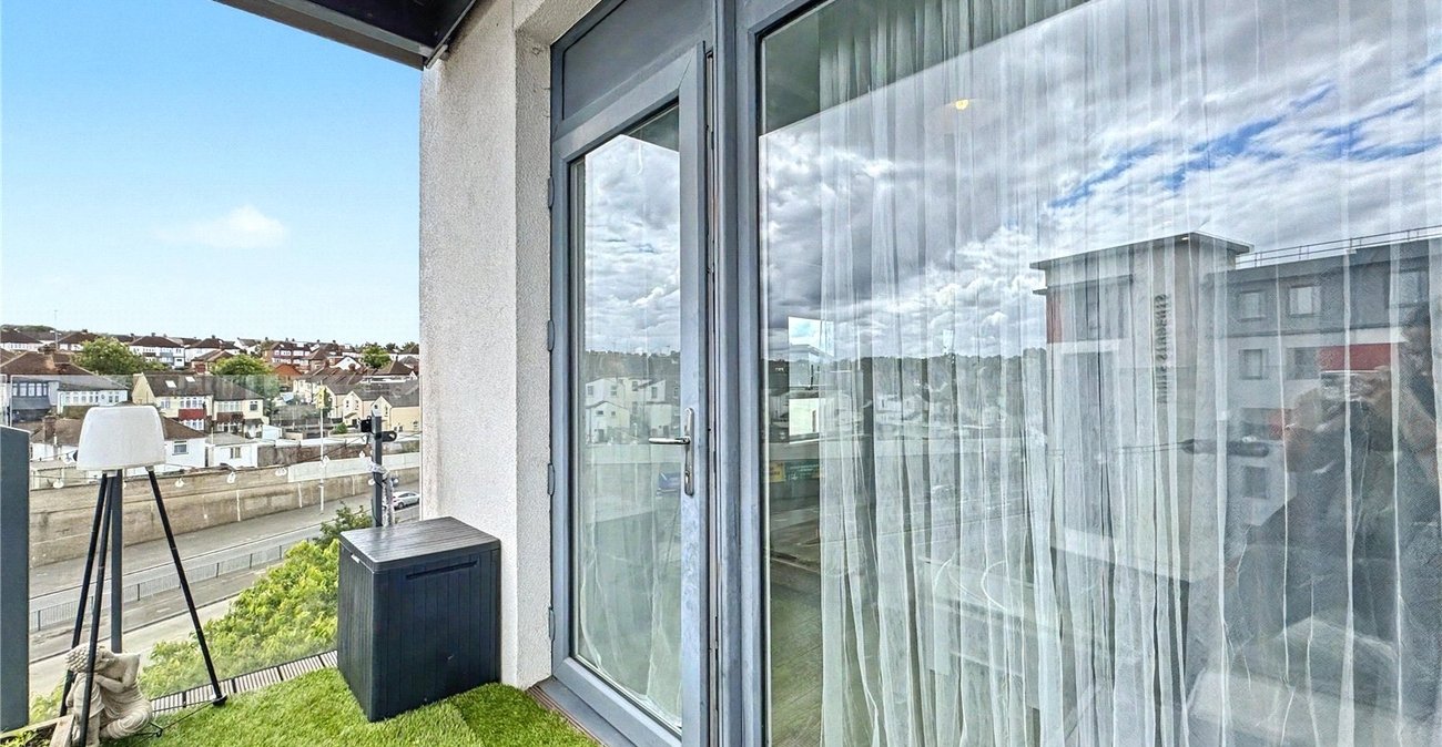 2 bedroom property for sale in Gillingham | Robinson Michael & Jackson