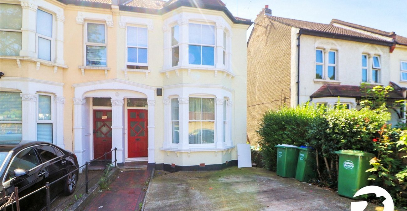 3 bedroom house for sale in Erith | Robinson Jackson