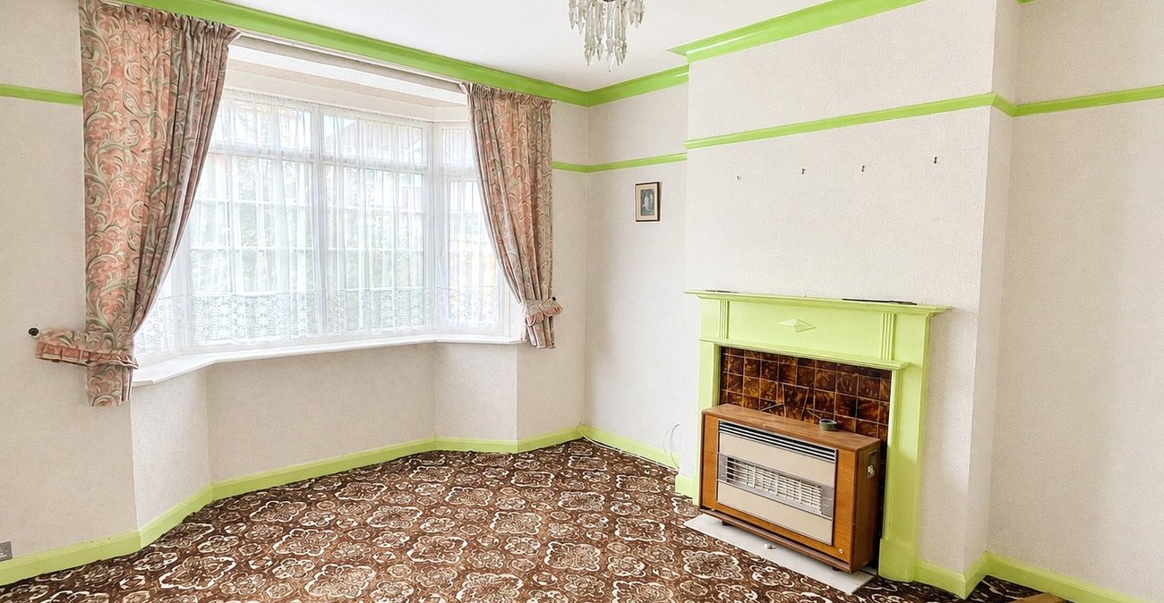 3 bedroom house for sale in London | Robinson Jackson