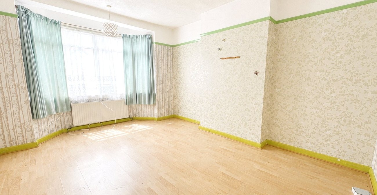 3 bedroom house for sale in London | Robinson Jackson