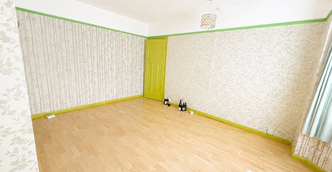 3 bedroom house for sale in London | Robinson Jackson