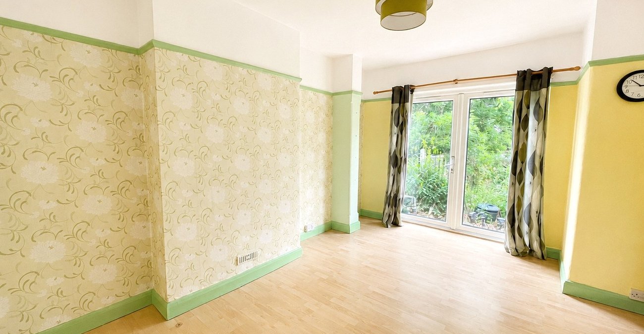 3 bedroom house for sale in London | Robinson Jackson