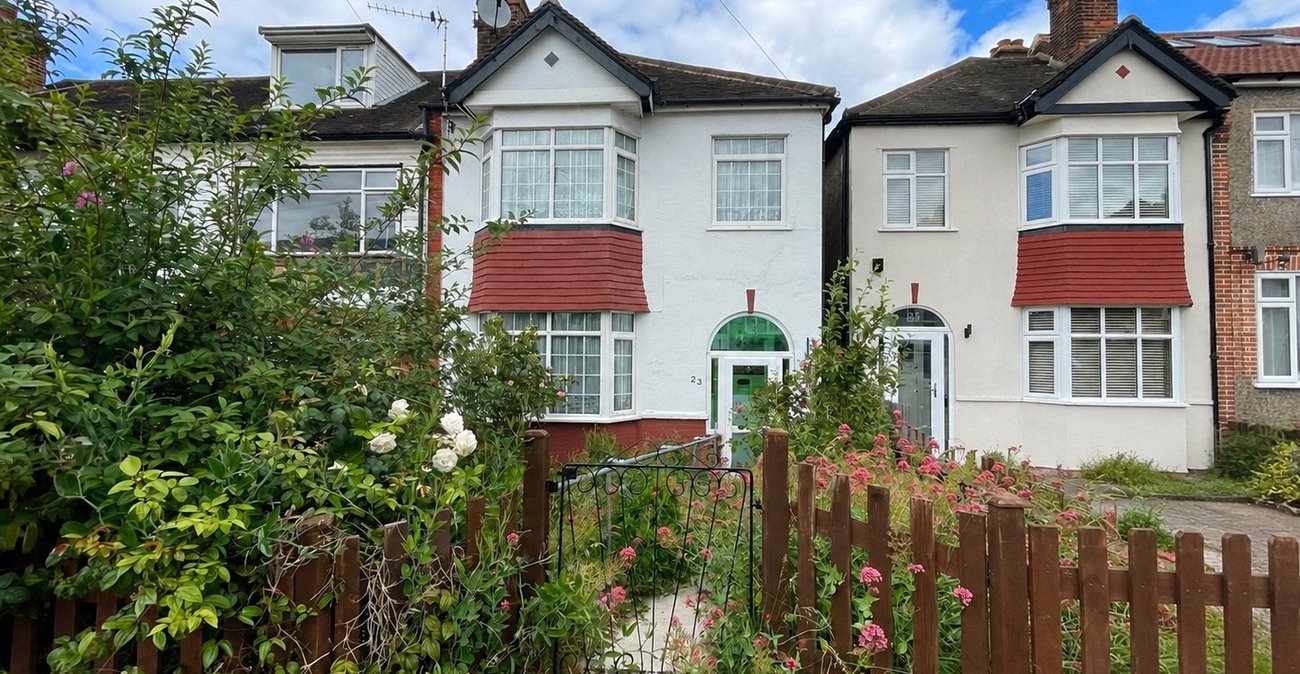 3 bedroom house for sale in London | Robinson Jackson