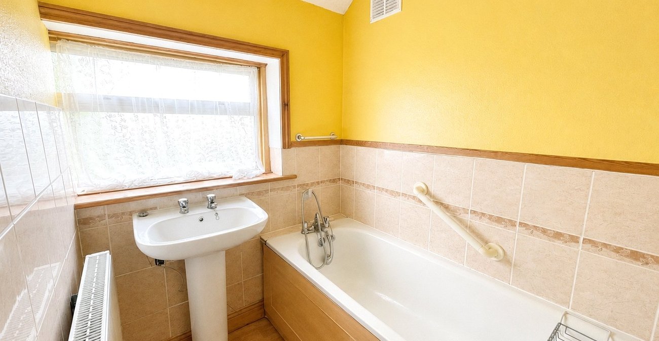 3 bedroom house for sale in London | Robinson Jackson