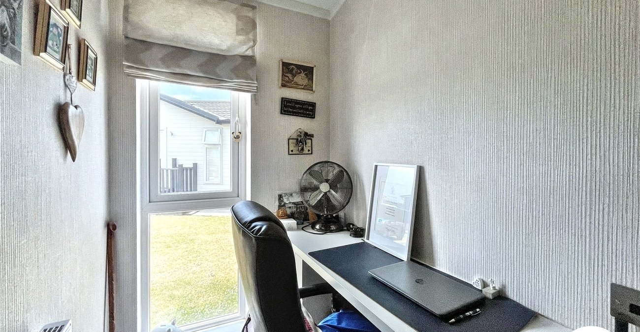 2 bedroom bungalow for sale in Hoo | Robinson Michael & Jackson