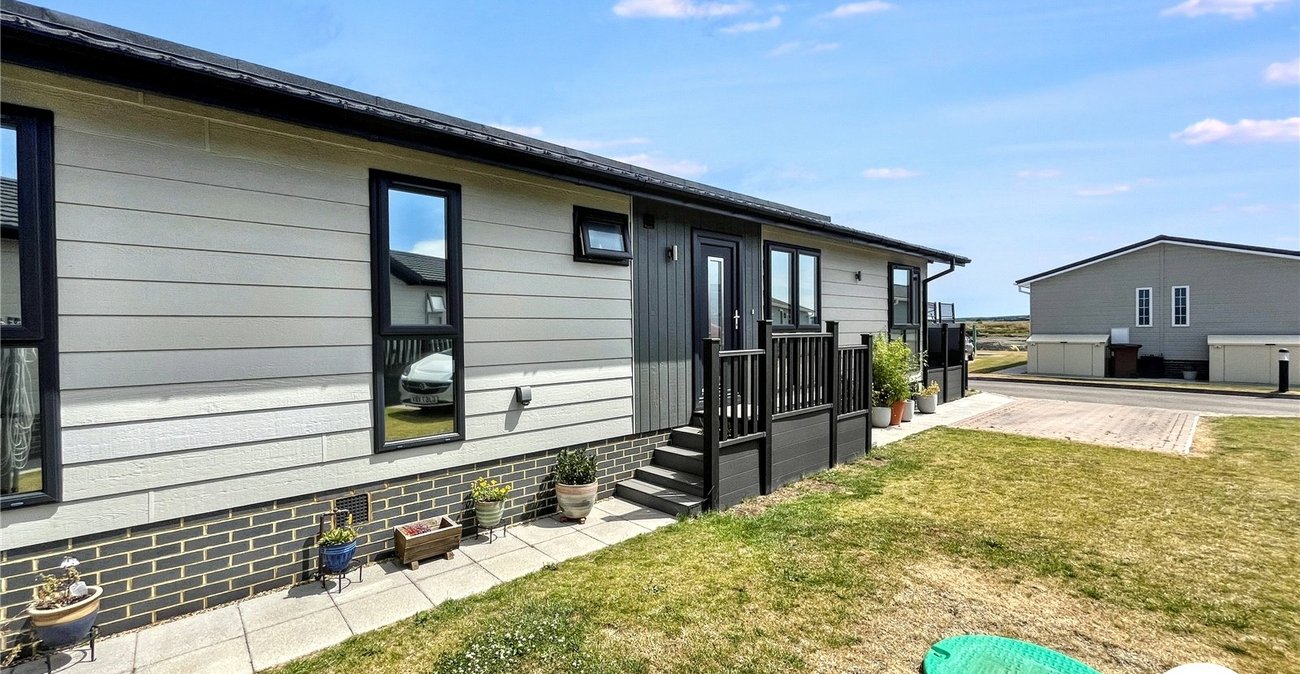 2 bedroom bungalow for sale in Hoo | Robinson Michael & Jackson