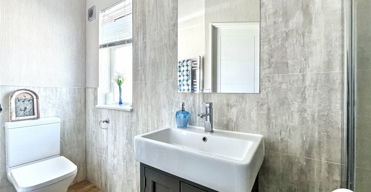 2 bedroom bungalow for sale in Hoo | Robinson Michael & Jackson