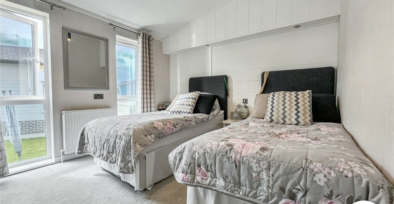 2 bedroom bungalow for sale in Hoo | Robinson Michael & Jackson