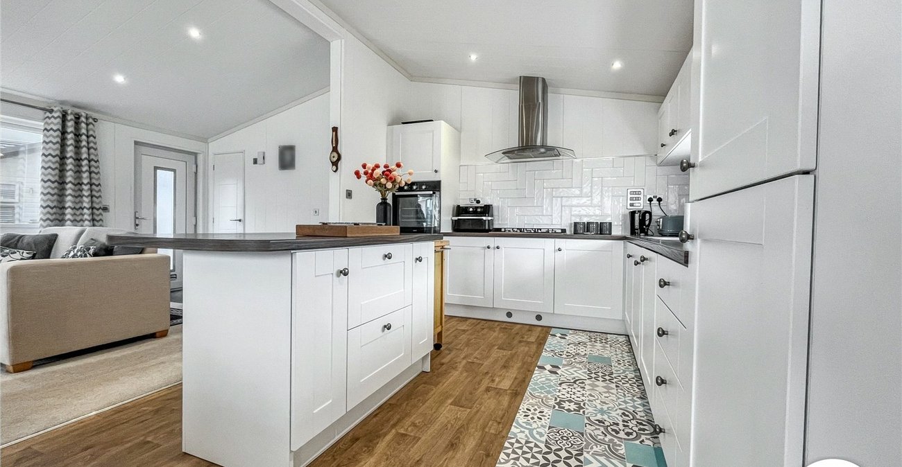 2 bedroom bungalow for sale in Hoo | Robinson Michael & Jackson