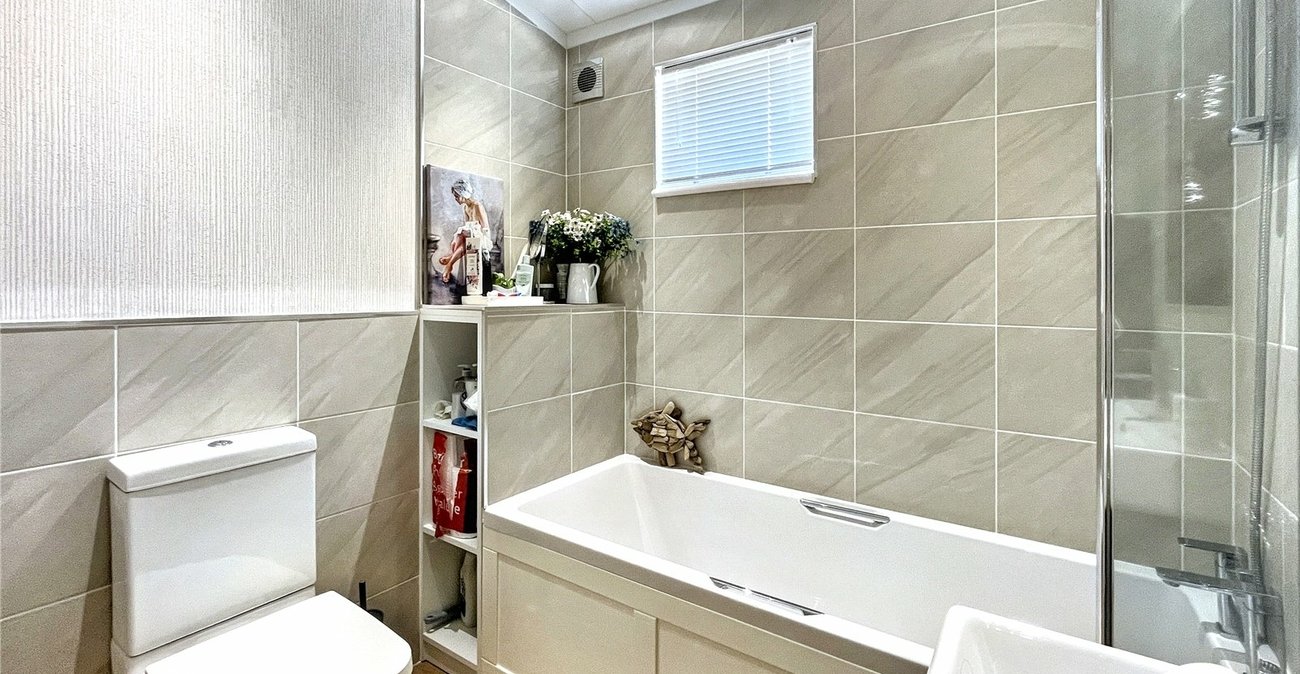 2 bedroom bungalow for sale in Hoo | Robinson Michael & Jackson