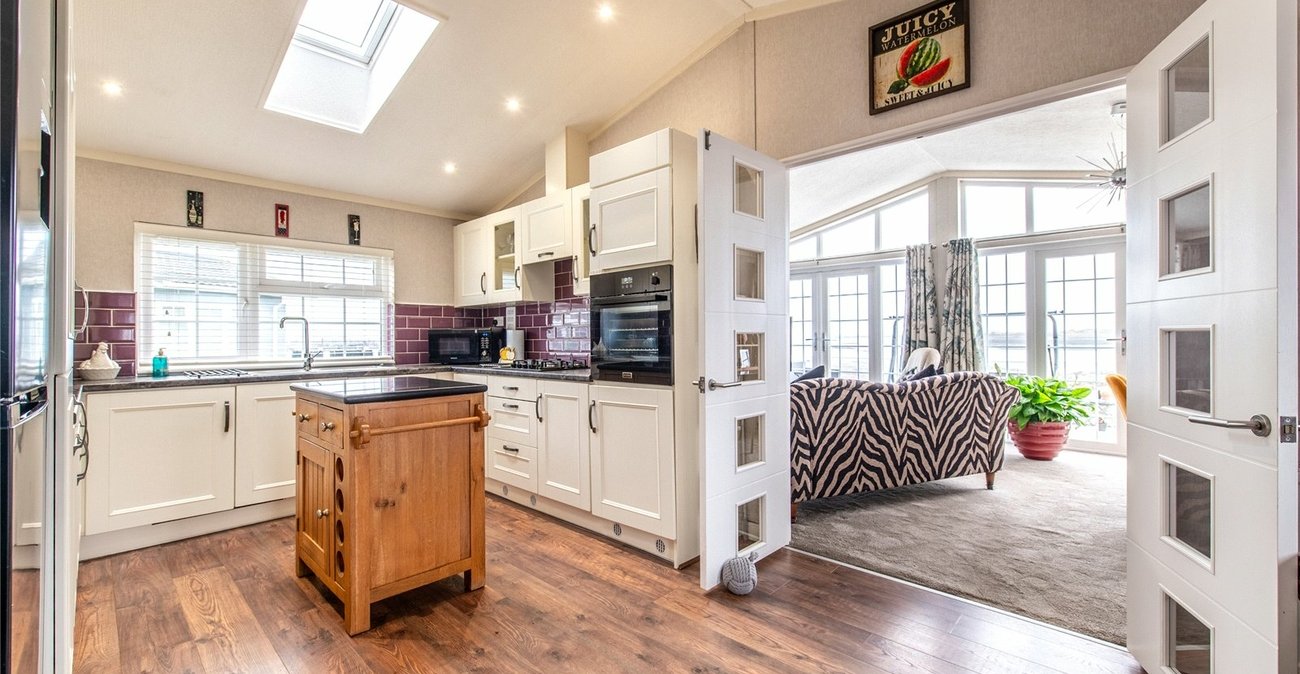 2 bedroom bungalow for sale in Hoo | Robinson Michael & Jackson