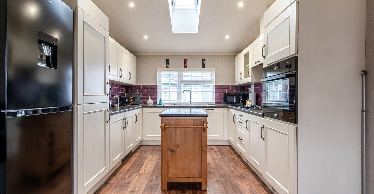 2 bedroom bungalow for sale in Hoo | Robinson Michael & Jackson