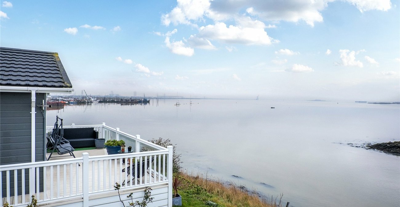 2 bedroom bungalow for sale in Hoo | Robinson Michael & Jackson