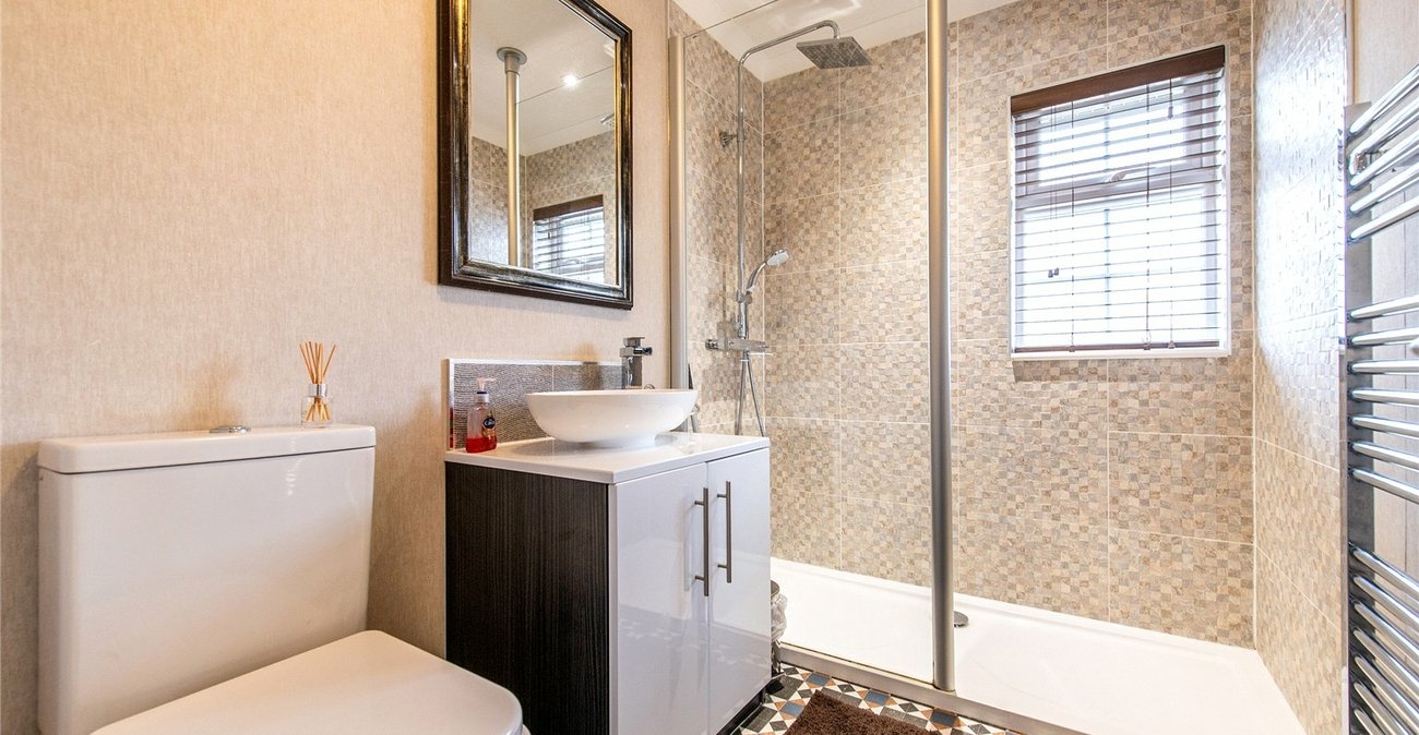 2 bedroom bungalow for sale in Hoo | Robinson Michael & Jackson