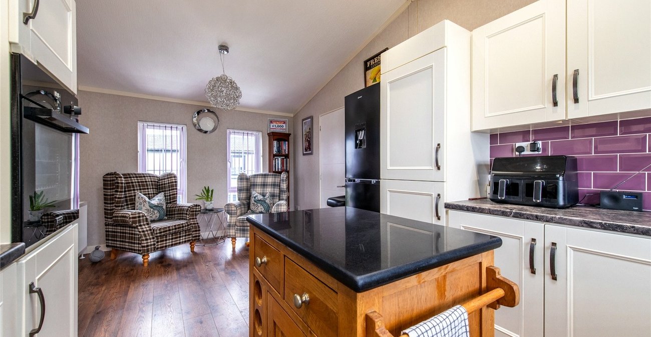 2 bedroom bungalow for sale in Hoo | Robinson Michael & Jackson