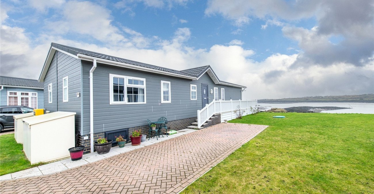 2 bedroom bungalow for sale in Hoo | Robinson Michael & Jackson