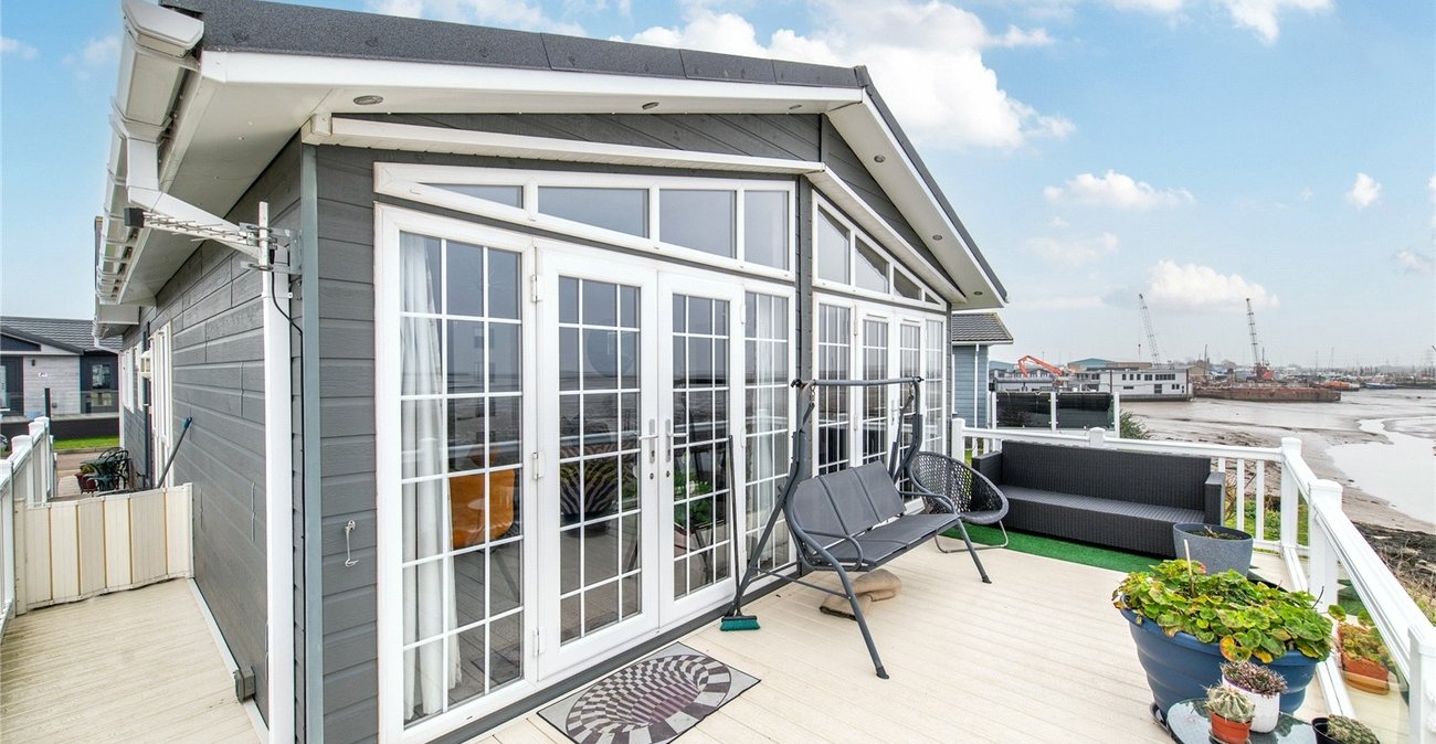 2 bedroom bungalow for sale in Hoo | Robinson Michael & Jackson