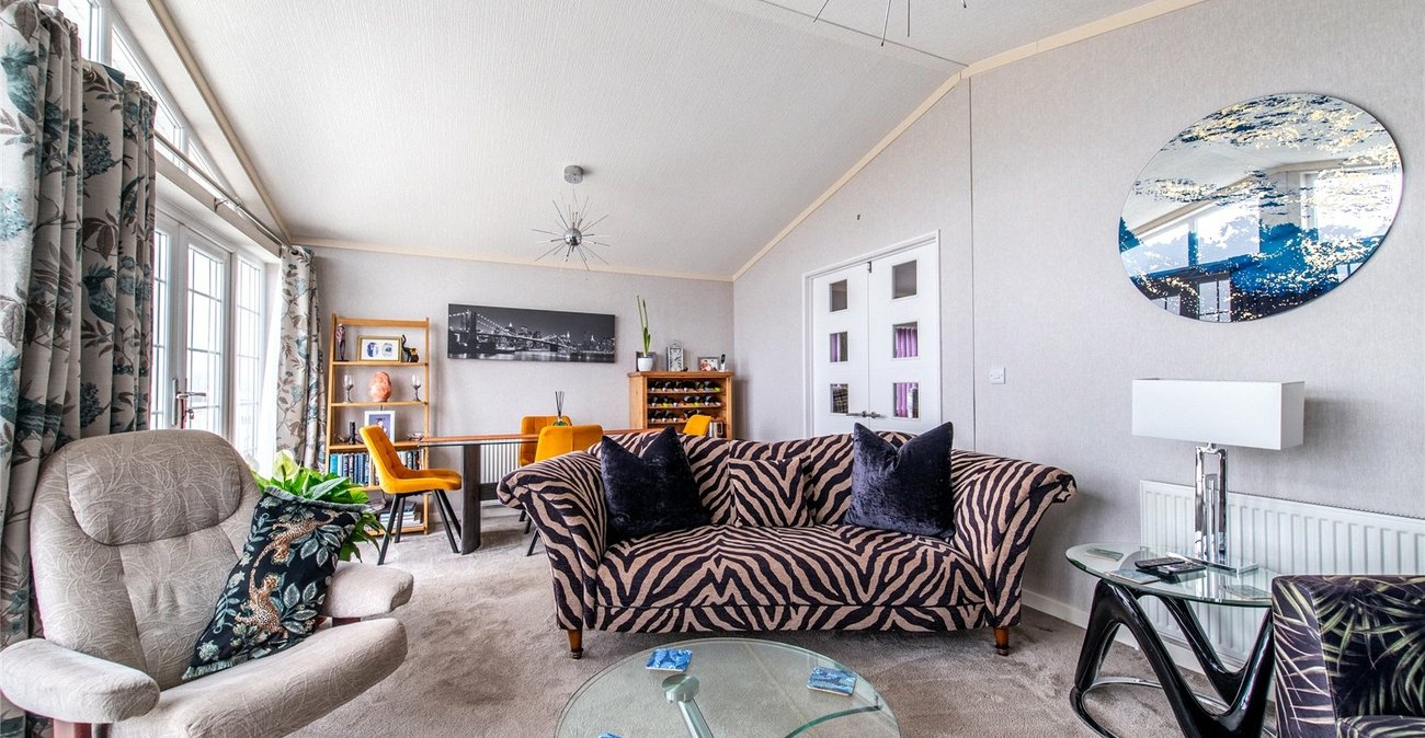 2 bedroom bungalow for sale in Hoo | Robinson Michael & Jackson