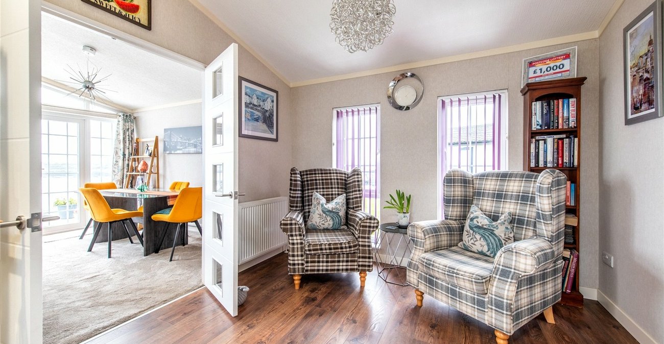 2 bedroom bungalow for sale in Hoo | Robinson Michael & Jackson