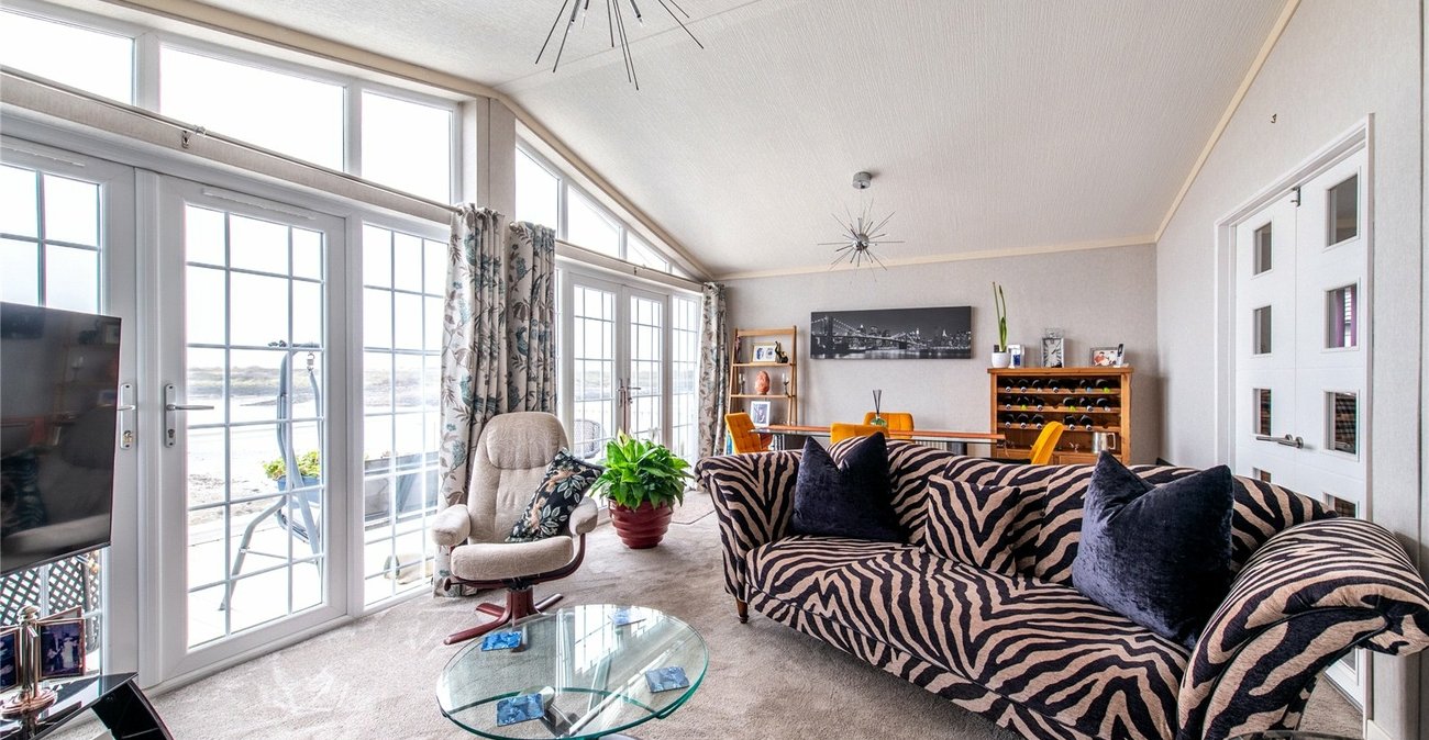 2 bedroom bungalow for sale in Hoo | Robinson Michael & Jackson