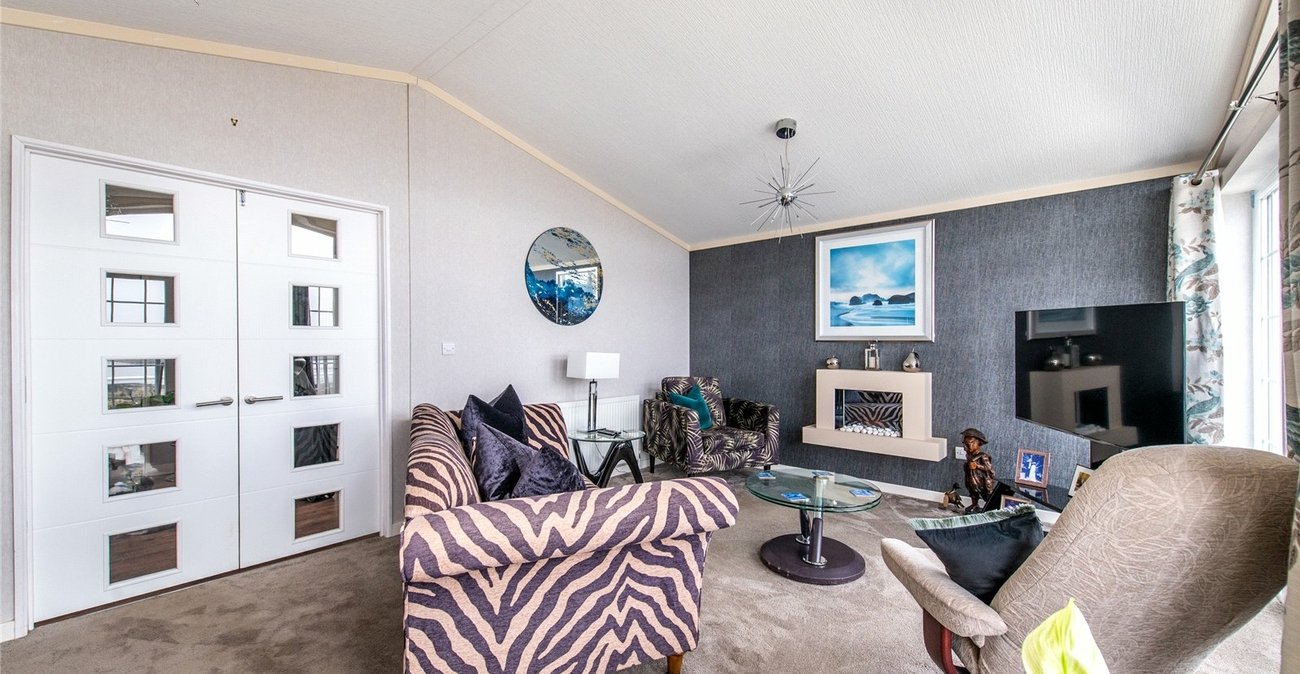 2 bedroom bungalow for sale in Hoo | Robinson Michael & Jackson