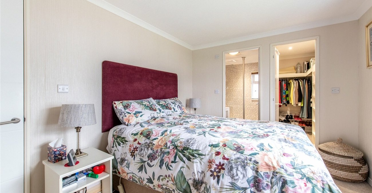 2 bedroom bungalow for sale in Hoo | Robinson Michael & Jackson