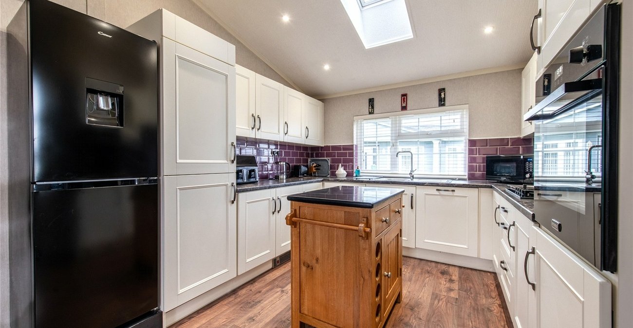 2 bedroom bungalow for sale in Hoo | Robinson Michael & Jackson