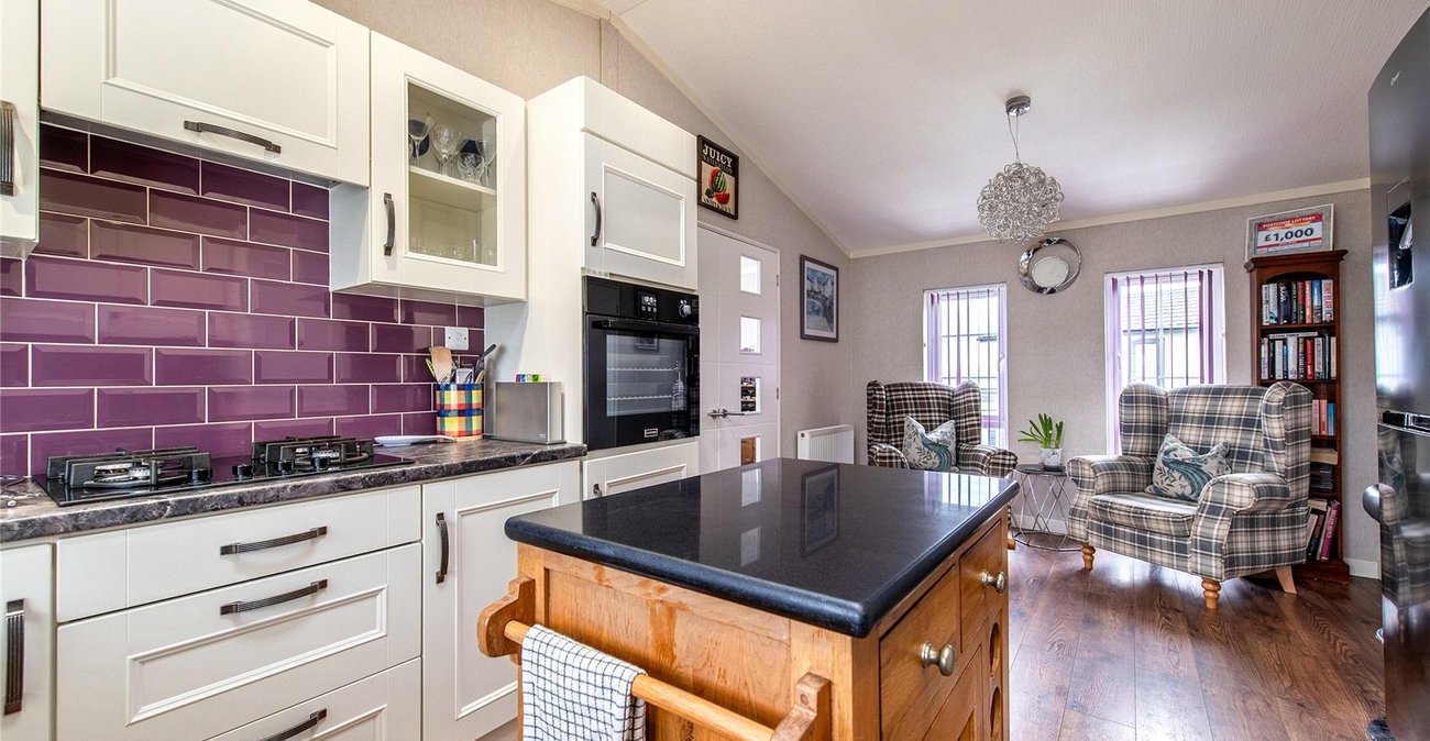 2 bedroom bungalow for sale in Hoo | Robinson Michael & Jackson