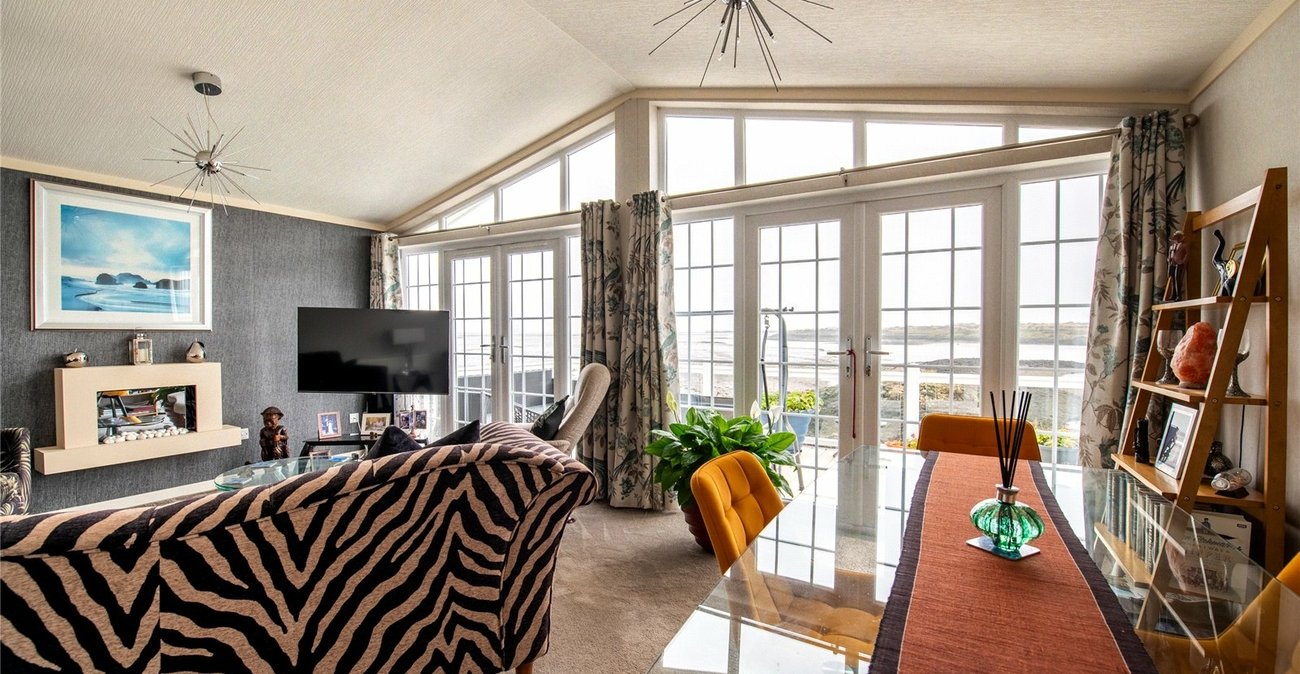 2 bedroom bungalow for sale in Hoo | Robinson Michael & Jackson