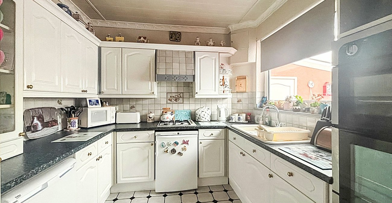 3 bedroom bungalow for sale in Bexley | Robinson Jackson