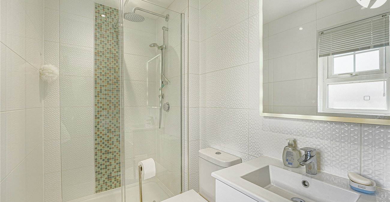 3 bedroom house for sale in Swanscombe | Robinson Jackson